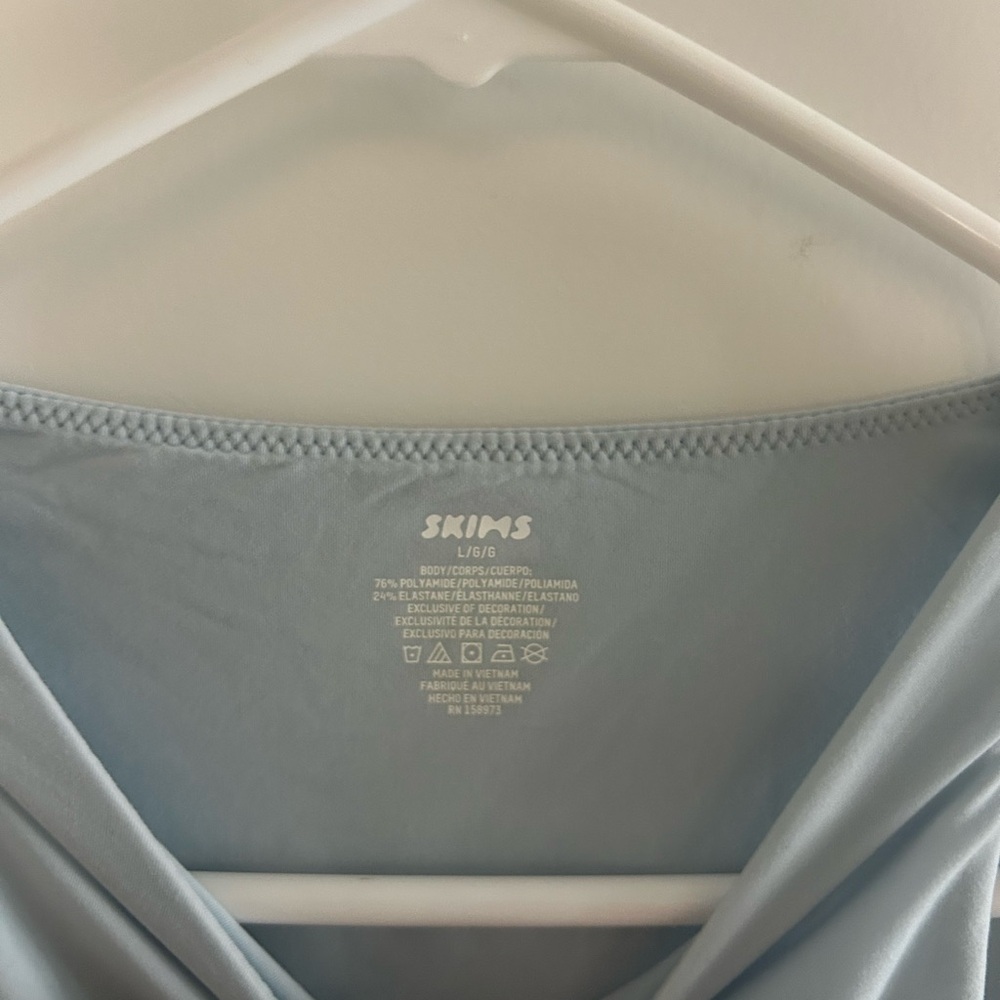 Skims Fits Everybody High Neck Bodysuit - Picture 3 of 4
